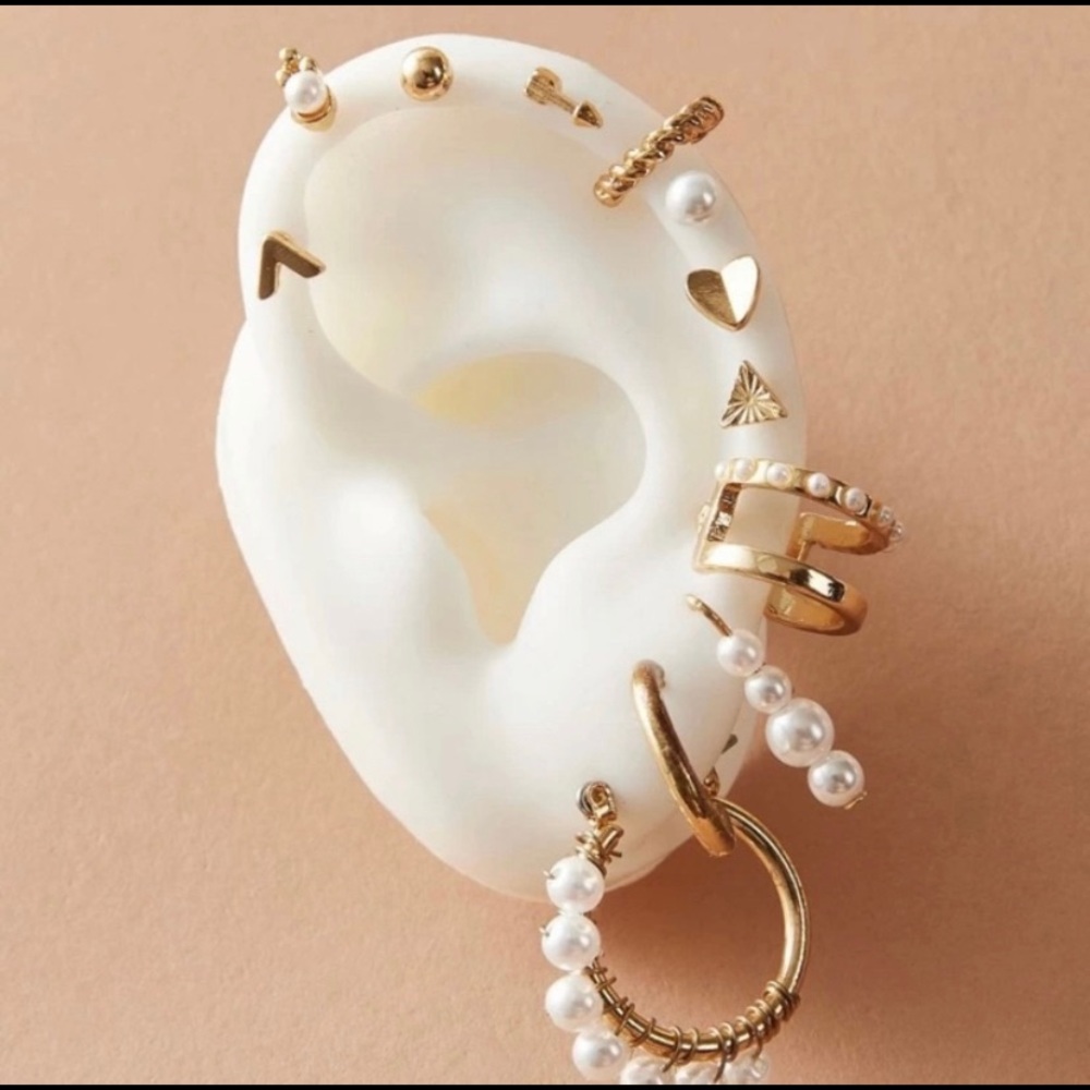 🆕3/$30 Gold 12pc Faux Pearl Earrings - Picture 1 of 2